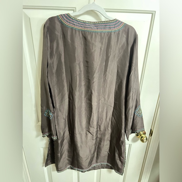 Coldwater Creek Brown 100% Silk Embellished Beaded Trim Tunic Top Size MP - Picture 7 of 7